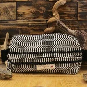 pochette-nera-11-300x300 Beauty Case in tessuto artigianale Made By Sardinia
