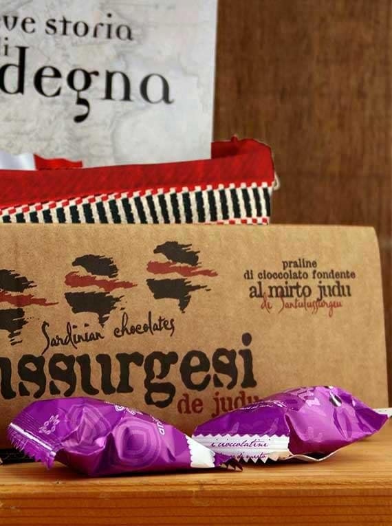 img_2185 Confezione regalo "Breve storia di Sardegna"
